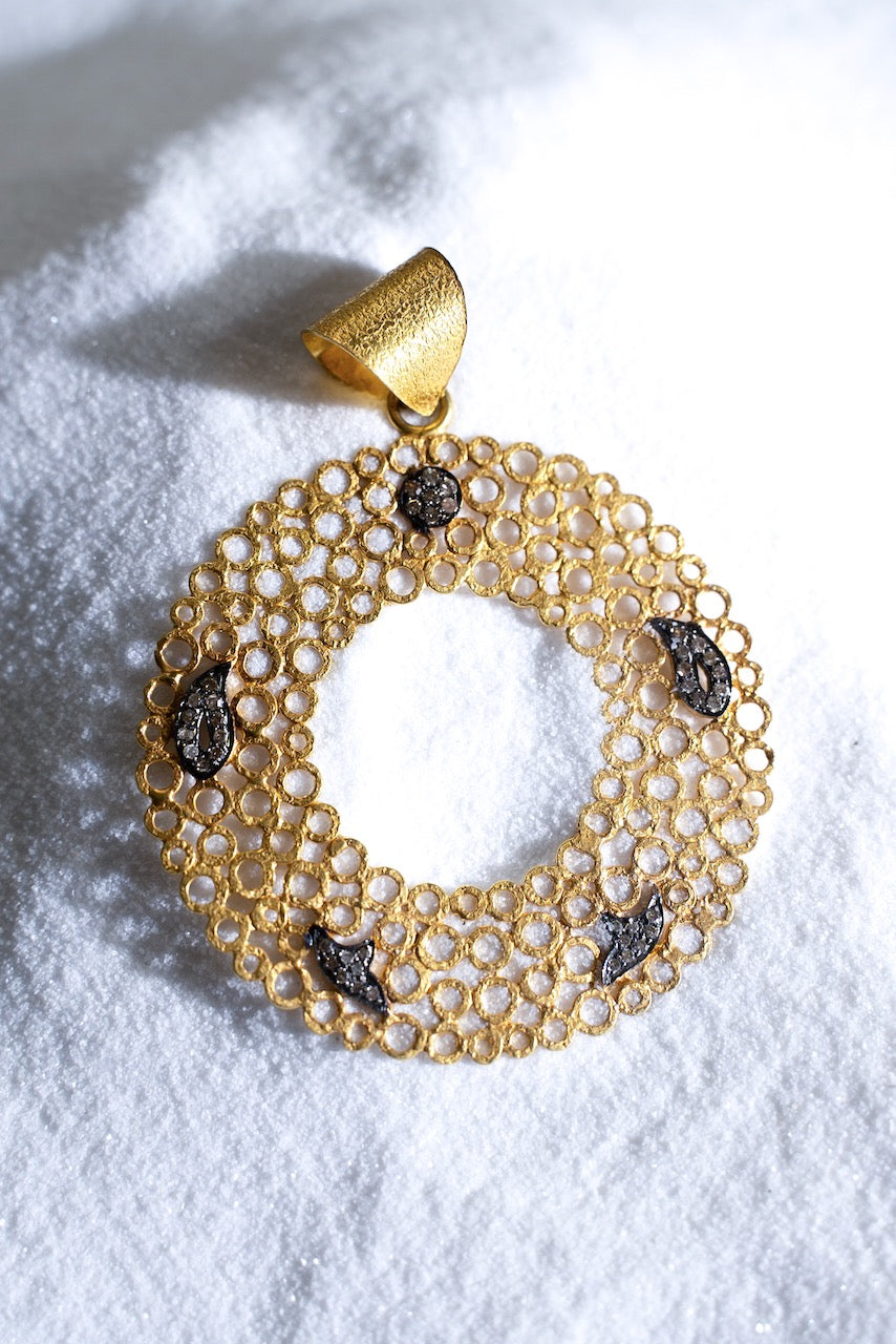 Circle Hawa Pendant