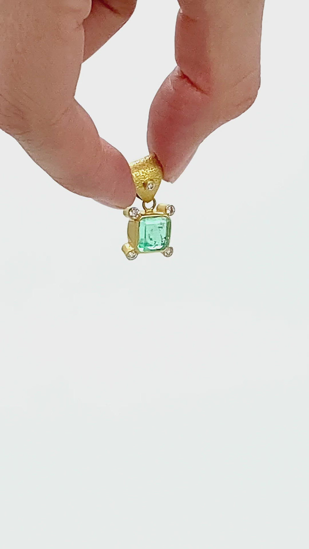 Colombian Emerald Diamond Pendant