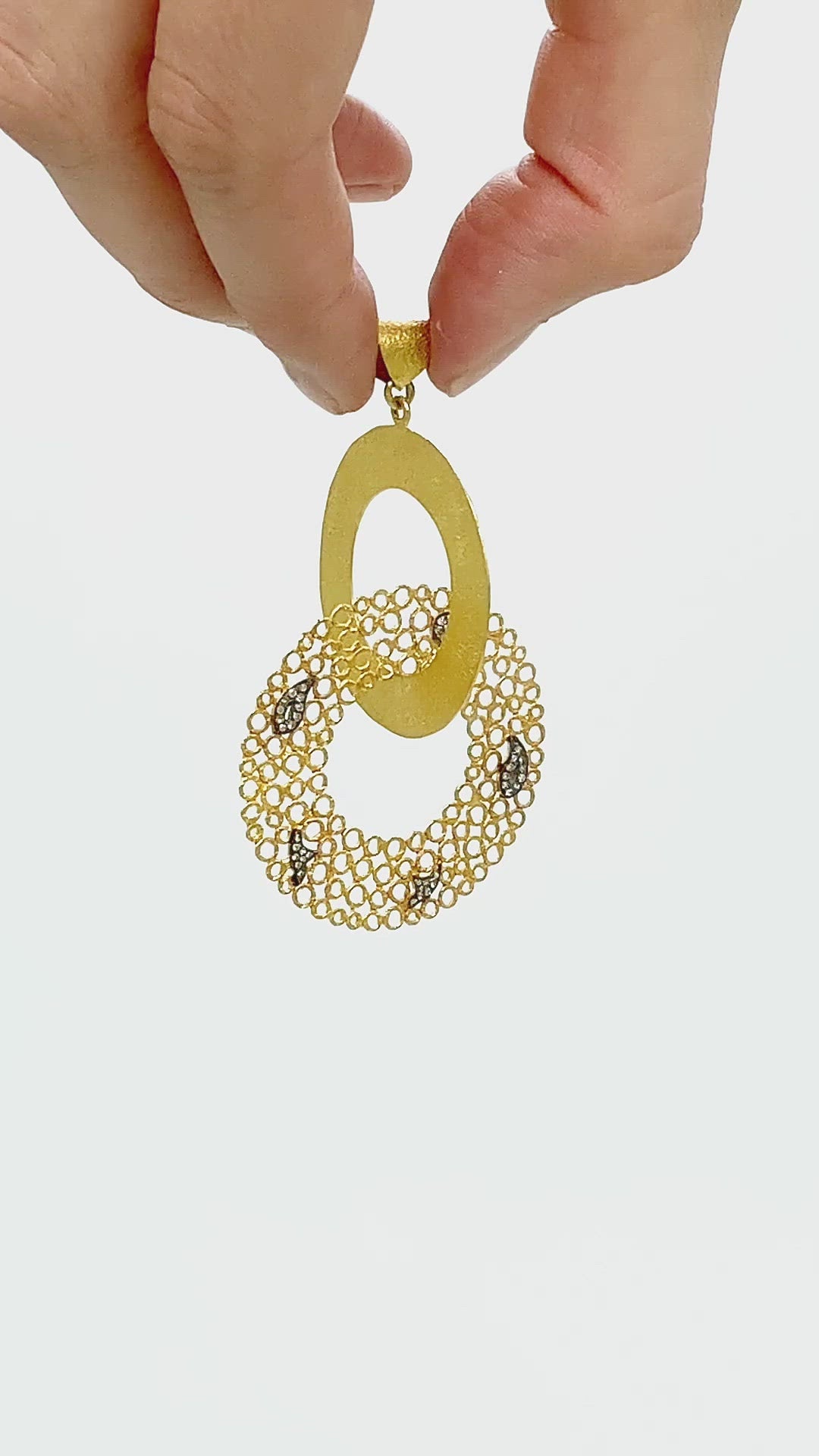 Hawa Infinity Pendant